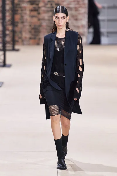 Look 32